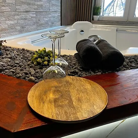 Royal Town- Luxury Jacuzzi *